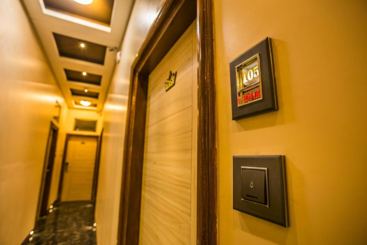 מומביי Hotel Golden Crown מראה חיצוני תמונה
